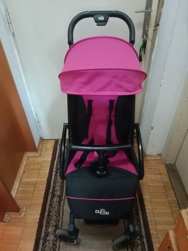 autosedište za bebe: - lagana (samo 6.8 kg) i kompaktna (samo 54 cm visoka) -