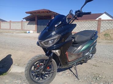 купить скутер бу в бишкеке: Тип скутера Suzuki, 150 куб. см, Бензин, Б/у