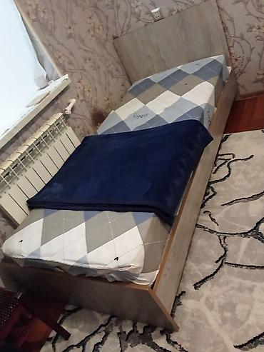 xalca kilim: Tək nəfərlik çarpayı - Ölçü: təxminən 90x190 sm (standart tək — 1