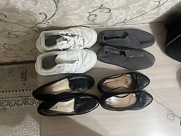Женская обувь, набор из 4 пар: 1) Кроссовки белые, низкие, шнуровка at lalafo.kg Женская обувь, набор из 4 пар: 1) Кроссовки белые, низкие, шнуровка