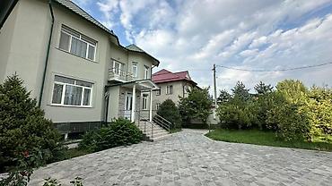 Продается большой двухэтажный жилой дом с ухоженным участком и at lalafo.kg Продается большой двухэтажный жилой дом с ухоженным участком и