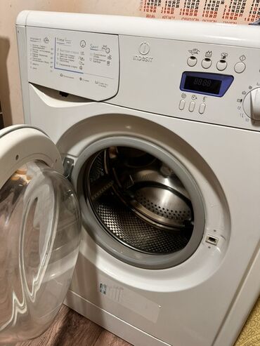 шивенни машина: Кир жуучу машина Indesit, Автоматтык