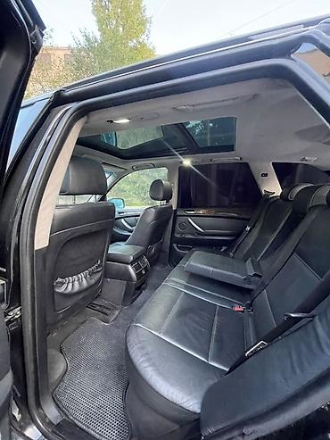 tesla model x: BMW X5 (E53) – qara rəngli, tam ölçülü premium SUV. Texniki və dizayn — 9