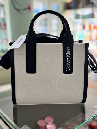 Классические сумки: Сумка Calvin Klein 
Оригинал 💯🇺🇸
Цена: 9400 сом
Тел