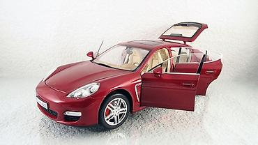 baqaji: Porsche Panamera 1:18 miqyaslı kolleksiya modeli - Rəng: tünd — 1