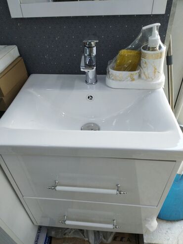 Cмесители для душа: Bathroom üçün lavabo və dolab komplekti - Material: parlaq ağ