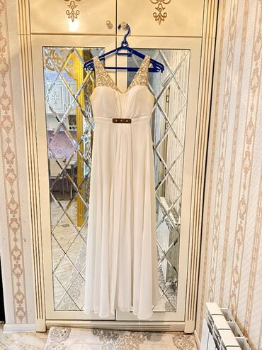 Gündəlik donlar: İki fərqli qadın paltarı dəsti 1) Qara krujeva üstlü, aşağı hissəsi — 11