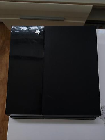 trimer u lidlu: Prodajem PlayStation4 sa konzolama u odlicnom stanju. Kapacitet — 3