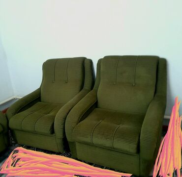 купить диван и кресло: Состояние б/у диван с креслом 4000,шкаф 4000