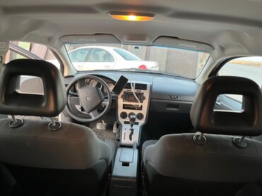 Dodge: Dodge Caliber – gümüş rəngli, 5 qapılı hatchback. Əsas xüsusiyyətlər — 11