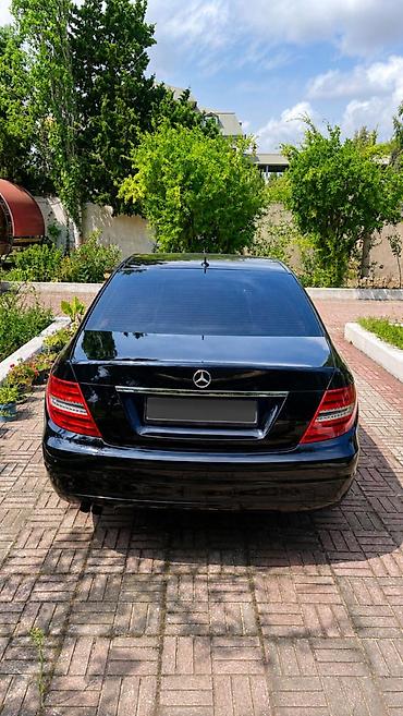 elentra 2012: Mercedes-Benz C-Class: 1.8 l | 2012 il Sedan — 5