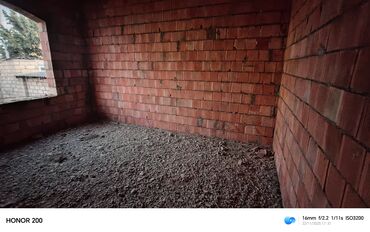 Həyət evləri və villaların satışı: Satılır: yarımçıq tikili həyət evi - Divarlar: keramzit/kərpic — 8