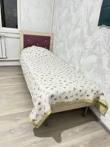 односпальные кровати: Продаются две кровати в отличном состоянии,как на фото. 90см x 2метр С