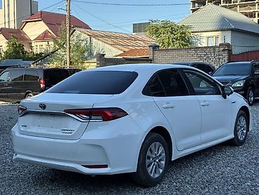 byd e1: Toyota Corolla: 2021 г., 1.8 л, Вариатор, Гибрид, Седан — 8