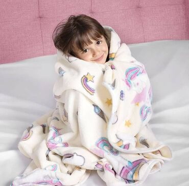 Posteljina: 🦄Dečije svetleće ćebe🦄 🦄Dimenzije-150*200 🦄Cena-2.100 dinara — 1