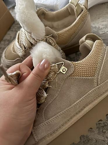 балаклавы летние: Кроссовки, 38, UGG, Новый, цвет - Бежевый, Бесплатная доставка — 4