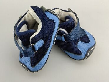 buty sportowe do gry w piłkę: Buciki niemowlęce, 19, stan - Idealny