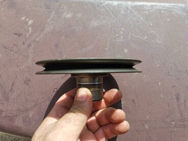 Auto delovi: Remenica radilice Lada 7 Riva,2121 Niva. Polovno, ocuvano. Skinuto sa — 12