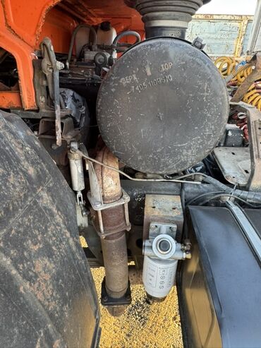 Yük maşınları: KAMAZ yük maşını – narıncı kabinalı, arxada dumper/kuzov tipli daşınma — 4