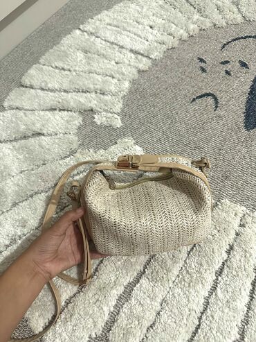 кровать отдам даром: Стильная сумочка 😍
350 сом 
Новая в упаковке