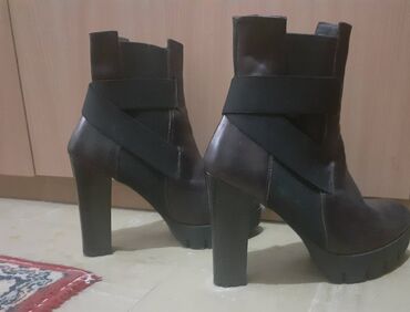 braon jakna xlu: Ankle boots, 37