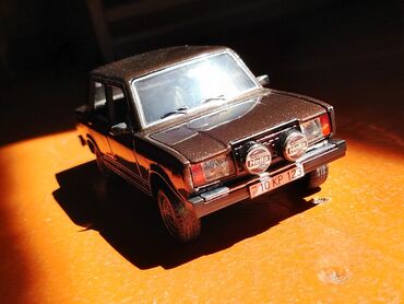 ikinci əl pianolar: “1:24 VAZ2107” Maşın Modeli “0”dan Yığılıb. Zavod Rəngi Sökülərək