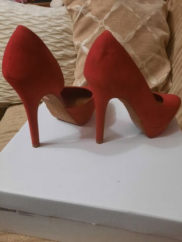 Salonke: Salonke, Bershka, 37 — 8