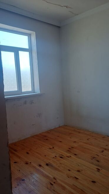 Yeni tikili: Avtazavodda 1ci küçədə ev satılır, 3 otaq, yolun qırağı, Qiymətdə — 1