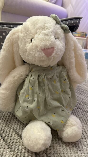 Oyuncaqlar: Müxtəlif qiymətlərə 5-15 azn arası yumşaq plyuş oyuncaqlar Təsvir: - — 4