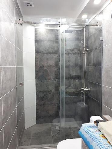 Душевые перегородки и ограждения: Стеклянные душевые перегородки из закаленного стекла 8 мм на заказ под — 27