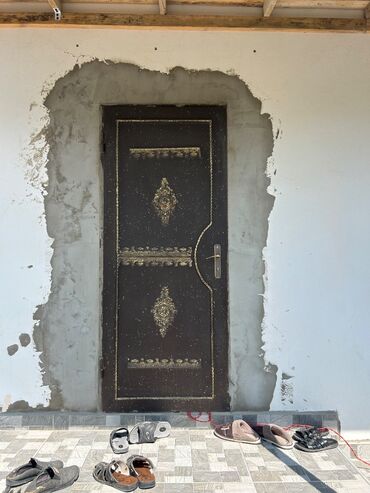 dəmir gapı: Yaxşı veziyetdedir tam tecili satilir unvan Xirdalan
