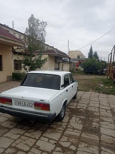vaz 2107 2017: Ağ rəngli klassik sedan avtomobil. Şəkillərdə VAZ/Lada 2107 modeli — 2