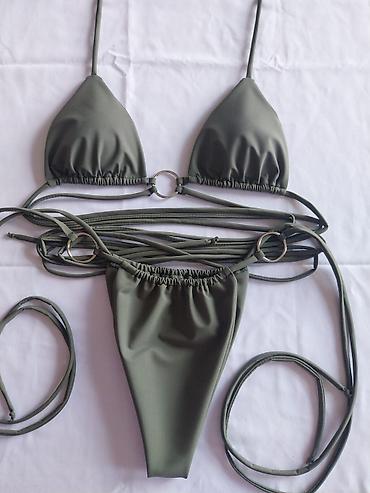 dva srca slike: Bikini set – maslinasto zeleni, sa ukrasnim metalnim prstenovima - — 1