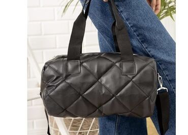 Boks aparatları: Quilted çiyin/əl idman çantası - Material: süni dəri (romb tikişli