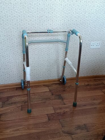 Yerimək üçün arabalar, çəliklər, əsalar, rollatorlar: İki təkərli gəzinti çərçivəsi (walker) - Material: möhkəm alüminium