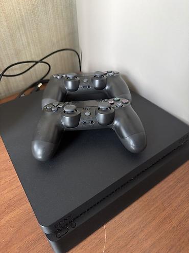 Sony PlayStation 4 Slim oyun konsolu Xüsusiyyətlər: - Model: PS4 Slim