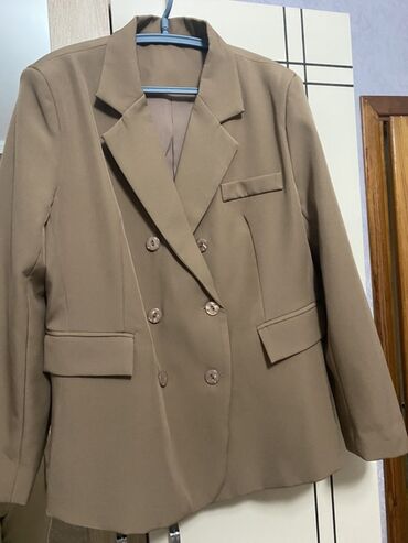 Toy paltarları və aksesuarları: Qadın üçün klassik pencək – bej/rəng