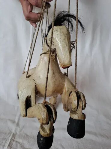 Ostali antikviteti: Tri drvene marionetske igracke sa originalnim kanapima, pocetk 20 — 1