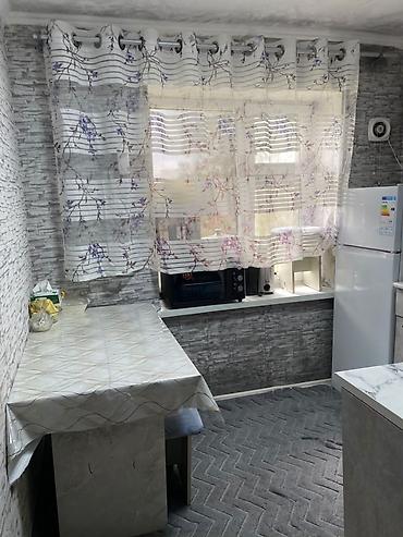 Долгосрочная аренда комнат: . Планировка и мебель: - Просторная прямоугольная комната с окном и — 13
