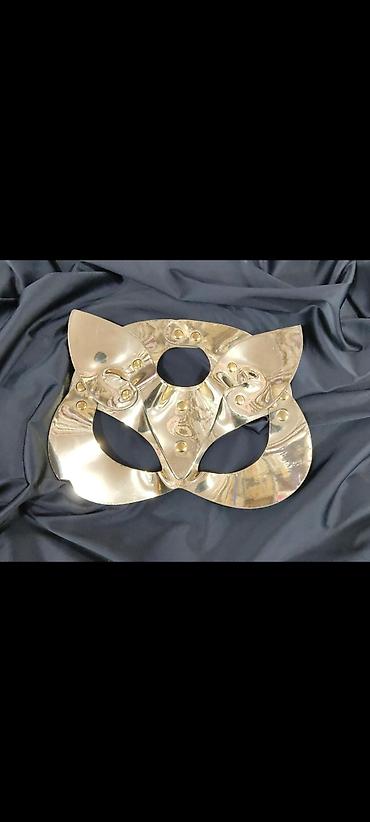 Kod:s.a-668626 Metal dekorativ divar maskası – qızılı rəngdə, parlaq