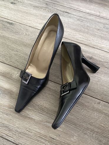 женская обувь размер 38: Туфли 38.5, цвет - Черный