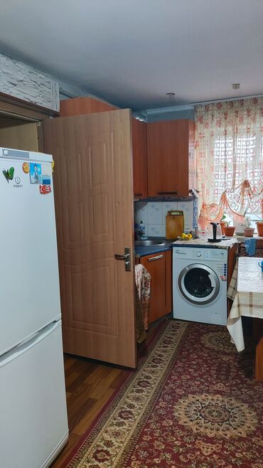 дом в беловодское: 70 м², 4 комнаты, Старый ремонт С мебелью, Кухонная мебель