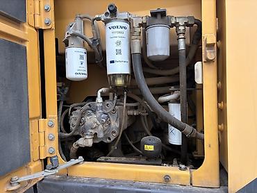 Ремонт промышленного оборудования: Профессиональный ремонт гусеничных экскаваторов Hyundai HX520 и — 15