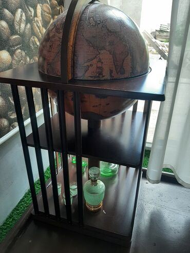 стеклянная ваза: Глобус бар для элитного алкоголя. 15.000. сом. г.Ош.находится