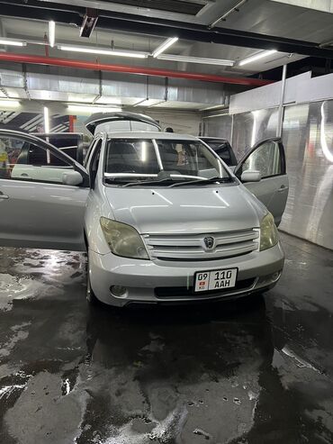 авто краун: Toyota ist: 2003 г., 1.5 л, Автомат, Бензин, Хэтчбэк