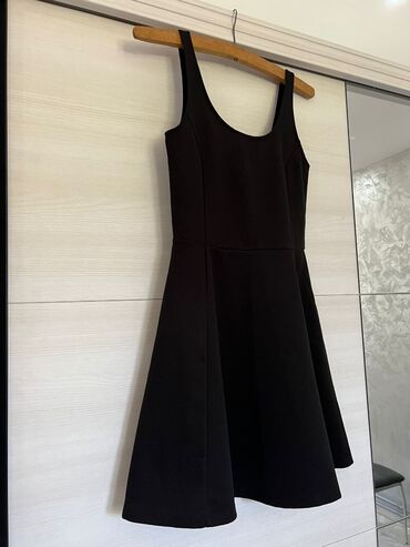 haljina crne boje: H&M S (EU 36), color - Black, Short sleeves