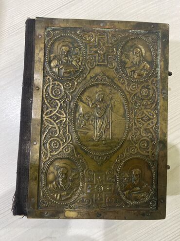 коллекционное: Евангелие напрестольное, украшенное двусторонними серебряными