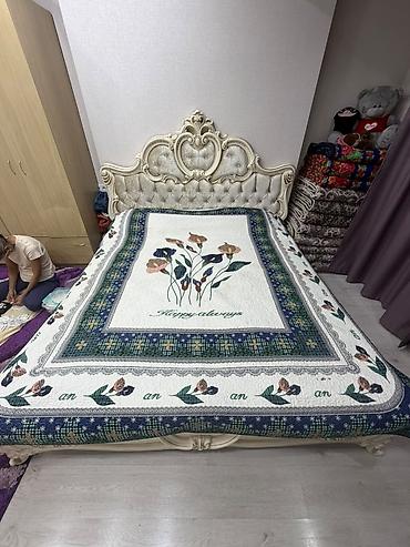 Двуспальные кровати: Двуспальная кровать, Б/у, С мягким изголовьем, длина - 230 см — 2