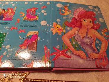 Knjige i stripovi: Knjiga slagalica i štapić za princeze. Knjiga ima tvrdi povez, formata — 5