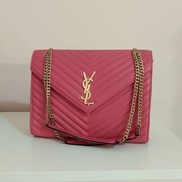 Finansije i pravo: YSL pink torba
Odlicno stanje
Dimenzije: 31×28cm